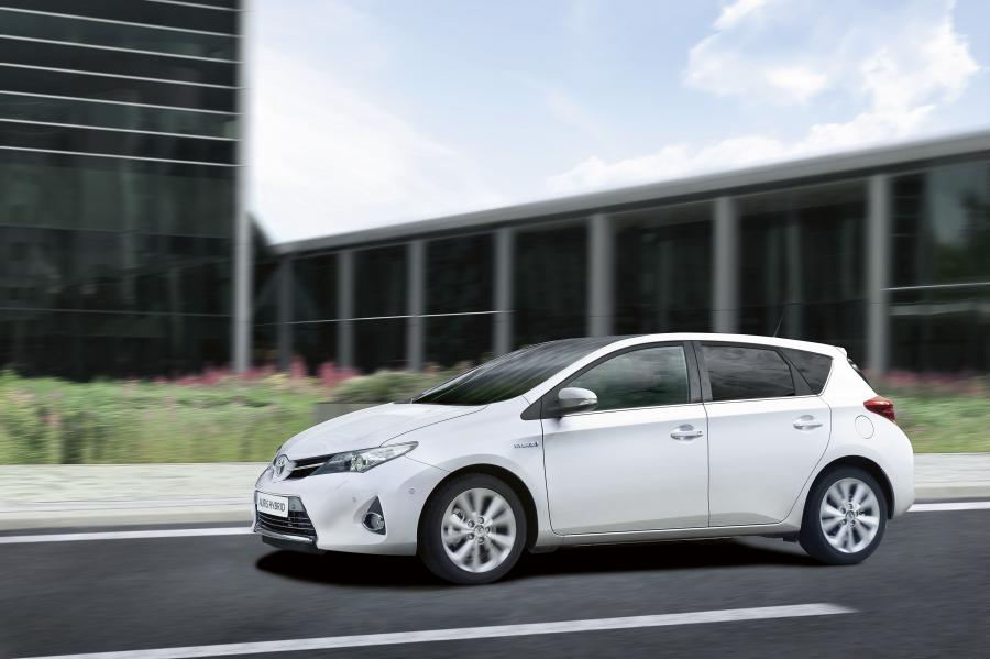  Toyota Auris Hybrid 2012 года  (фото 5 из 12)
